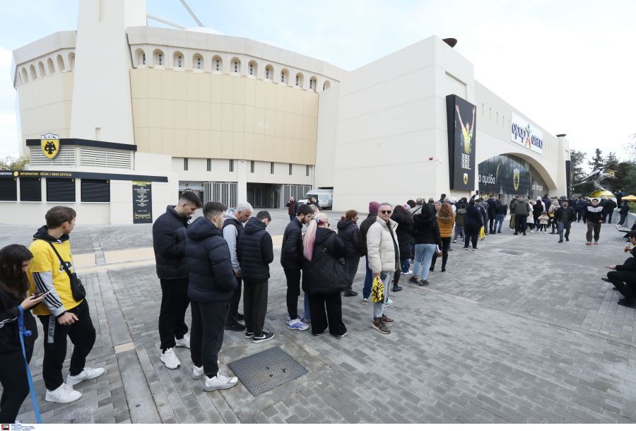 Λατρεία για Θωμά Μαύρο στη Νέα Φιλαδέλφεια: Χιλιάδες φίλοι της ΑΕΚ στο γήπεδο